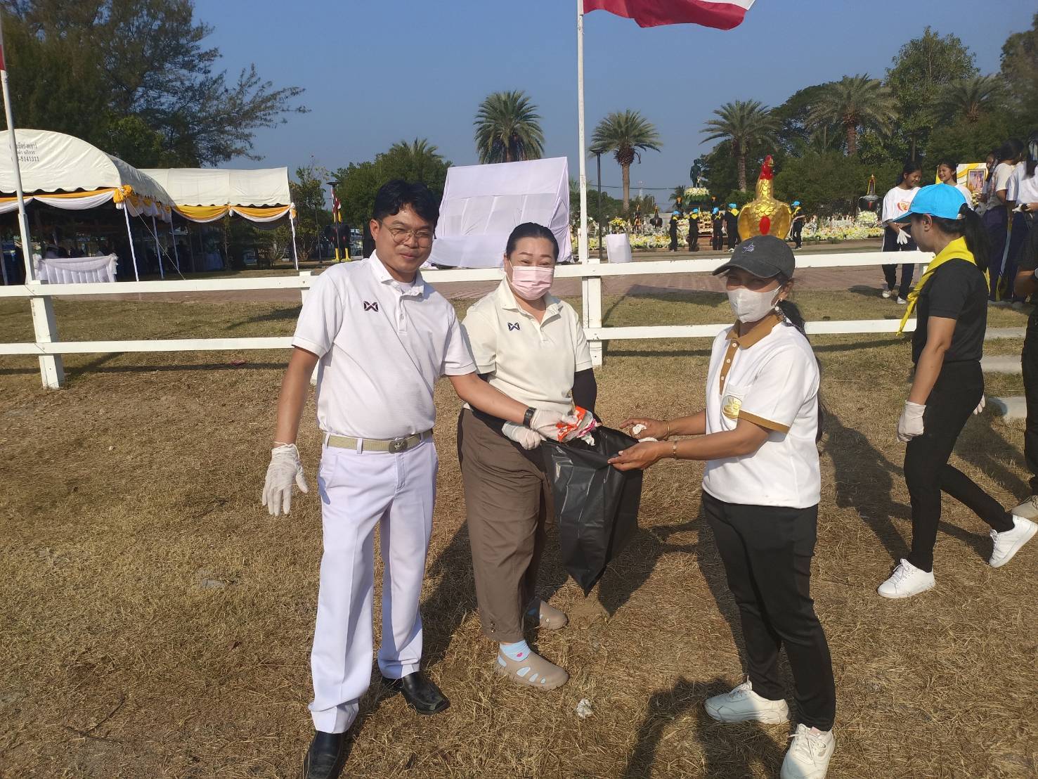 title - ส.ป.ก.เพชรบุรี ร่วมพิธีวางพานพุ่มดอกไม้ ถวายราชสดุดี และร่วมกิจกรรมเราทำความดีด้วยหัวใจ เนื่องในวันยุทธหัตถี สมเด็จพระนเรศวรมหาราช